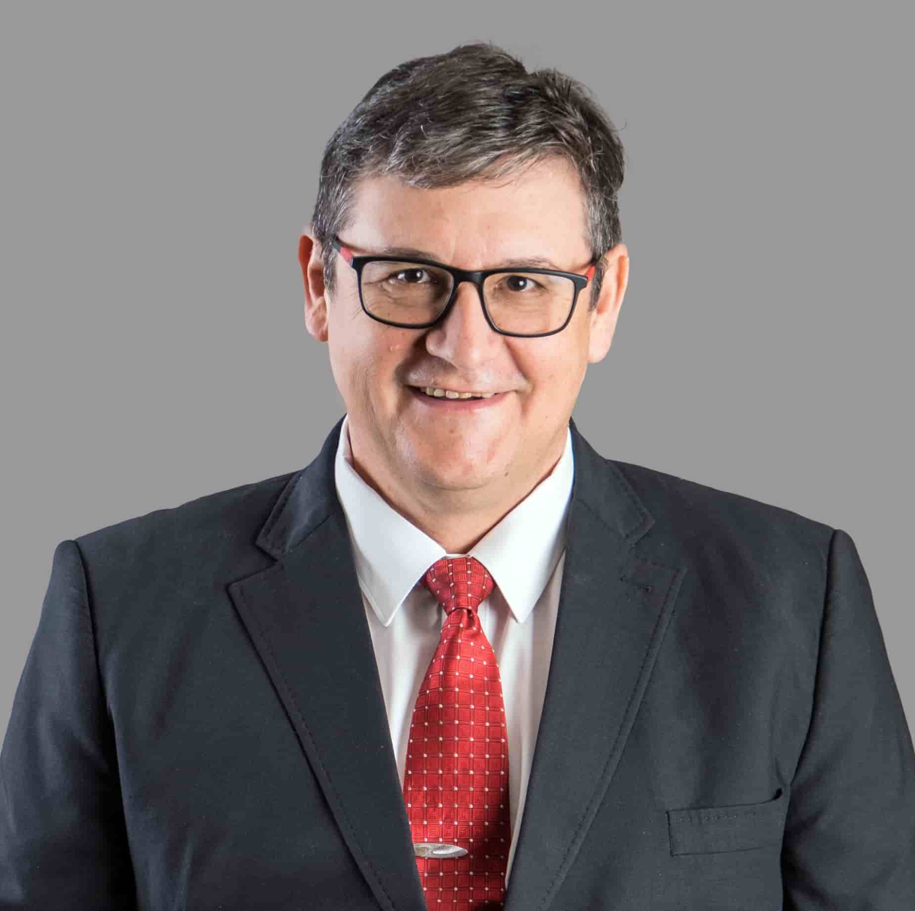 Johan le Roux| Executive committee | Momentum Group